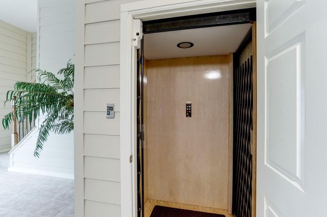 1303 Tiki Drive, Tiki Island, TX 77554