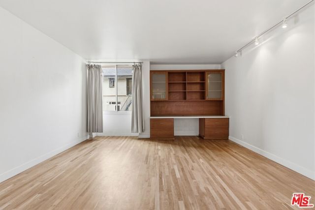 211 S Spalding Drive 107N, Beverly Hills, CA 90212