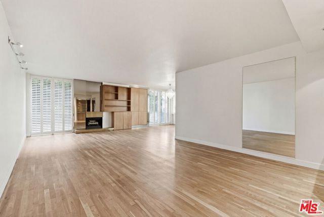 211 S Spalding Drive 107N, Beverly Hills, CA 90212