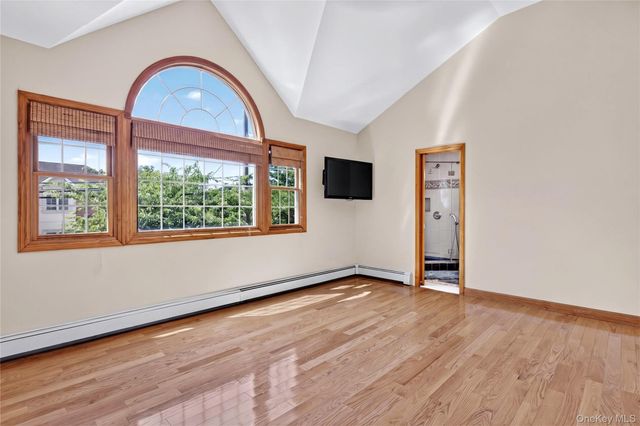 75 Maple Street, Roslyn Heights, NY 11577