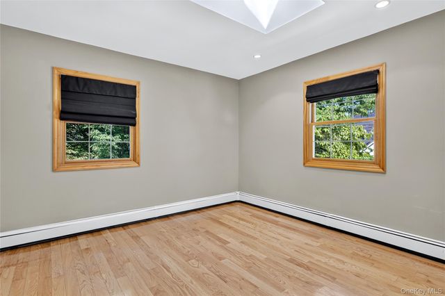 75 Maple Street, Roslyn Heights, NY 11577