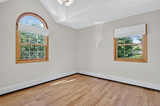 75 Maple Street, Roslyn Heights, NY 11577