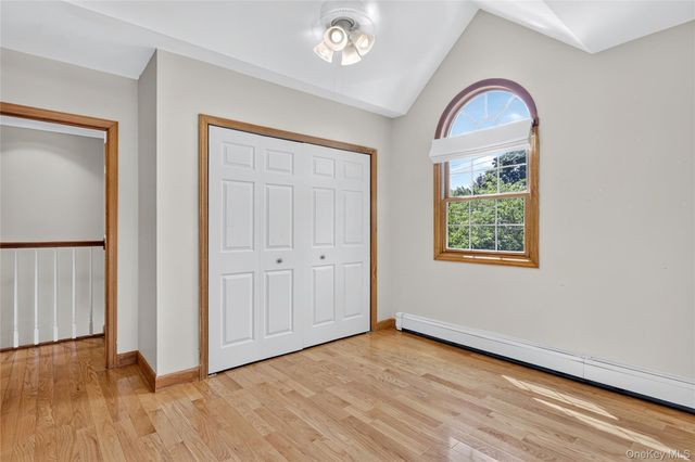 75 Maple Street, Roslyn Heights, NY 11577