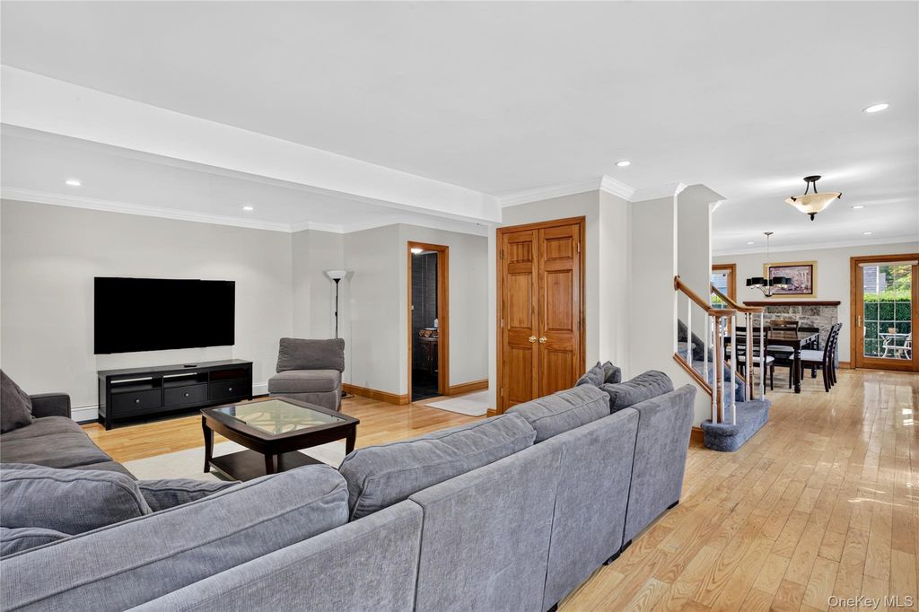 75 Maple Street, Roslyn Heights, NY 11577 — photo 5