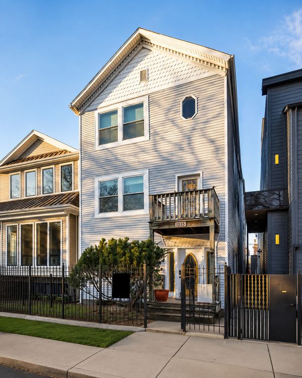1812 W Erie Street, Chicago, IL 60622 — exterior