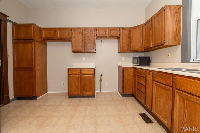629 E C Street, Belleville, IL 62220