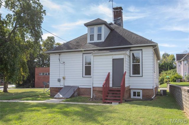 629 E C Street, Belleville, IL 62220