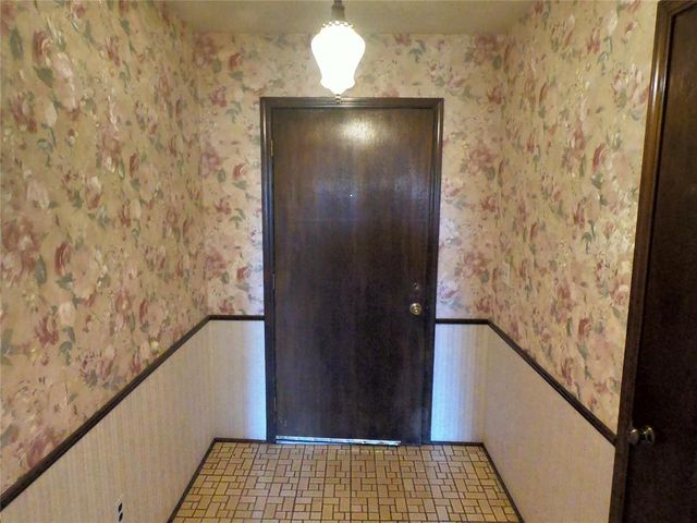 601 S Bouziden Drive, Moore, OK 73160