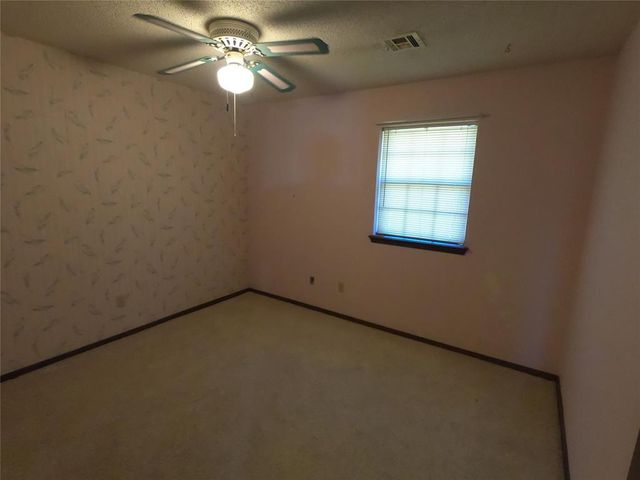 601 S Bouziden Drive, Moore, OK 73160