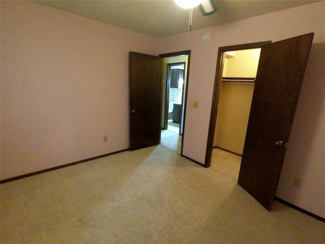601 S Bouziden Drive, Moore, OK 73160
