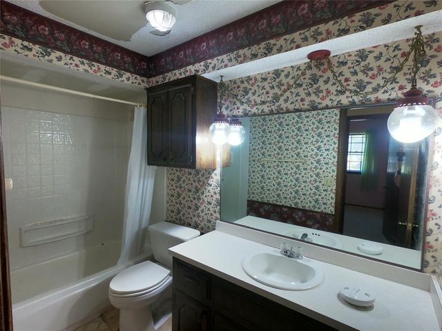 601 S Bouziden Drive, Moore, OK 73160