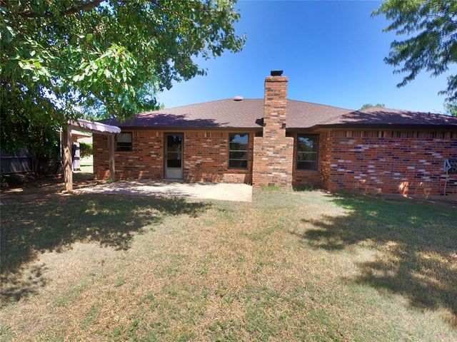 601 S Bouziden Drive, Moore, OK 73160