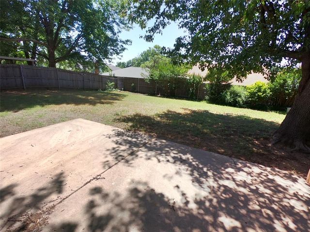 601 S Bouziden Drive, Moore, OK 73160