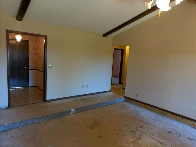 601 S Bouziden Drive, Moore, OK 73160