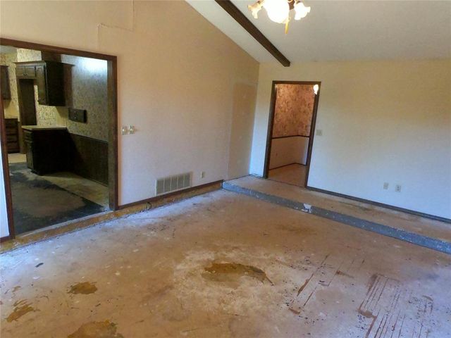 601 S Bouziden Drive, Moore, OK 73160