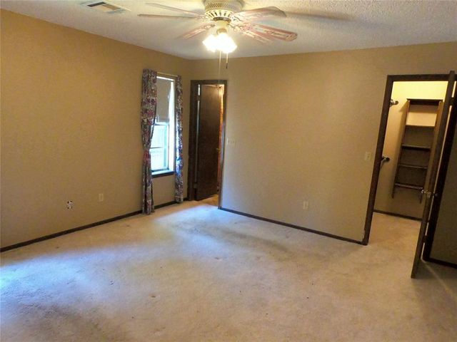 601 S Bouziden Drive, Moore, OK 73160