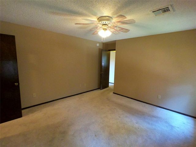 601 S Bouziden Drive, Moore, OK 73160