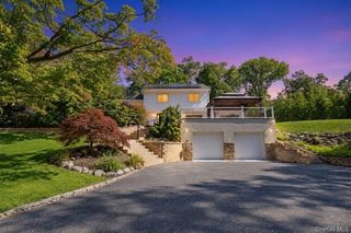 29 Hillside Lane, Syosset, NY 11791