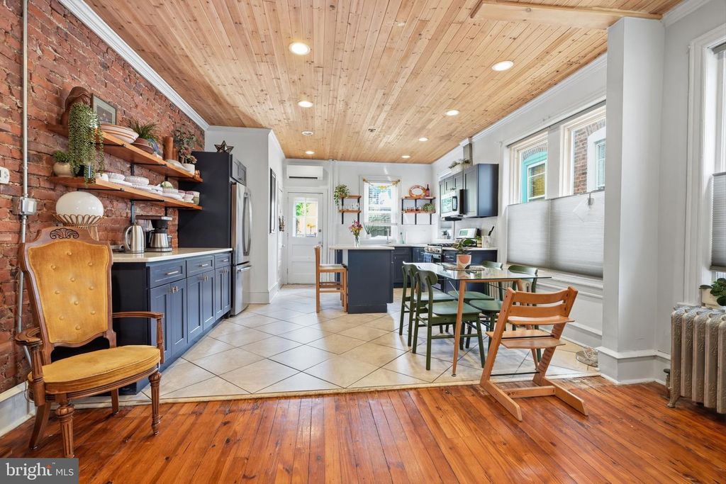 Image 11 of property listing at 3819 MANAYUNK AVE, Philadelphia, PA 19128