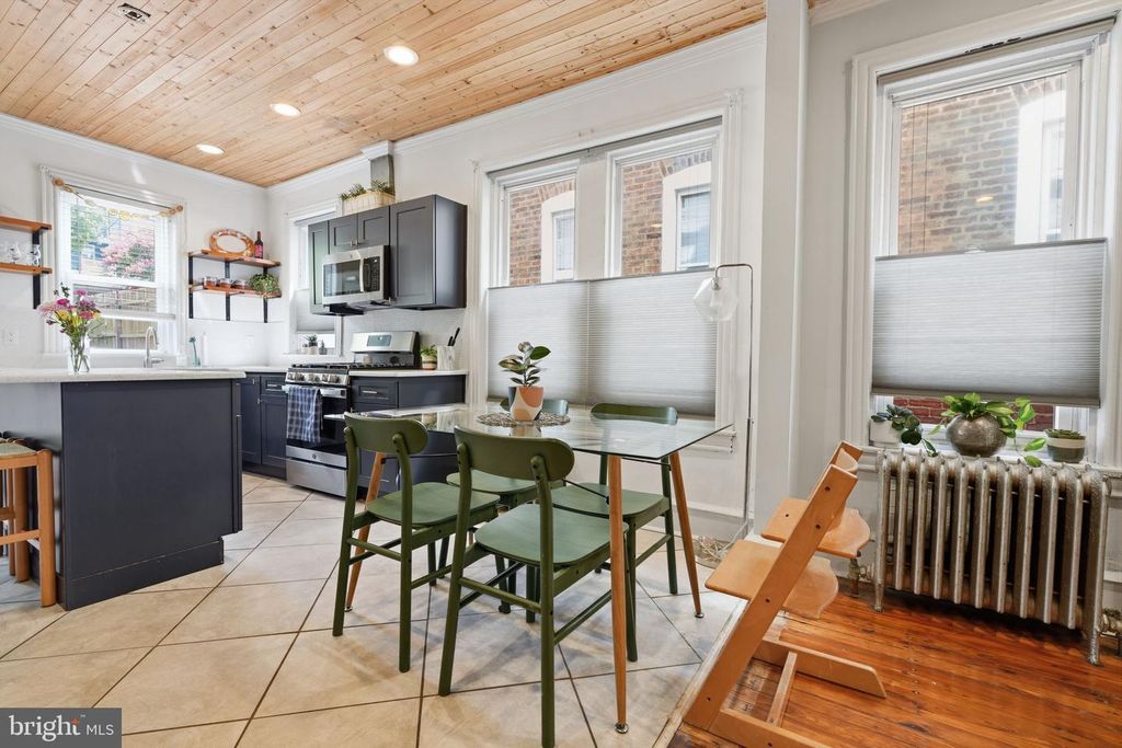 Image 12 of property listing at 3819 MANAYUNK AVE, Philadelphia, PA 19128