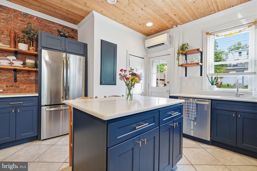 Image 13 of property listing at 3819 MANAYUNK AVE, Philadelphia, PA 19128