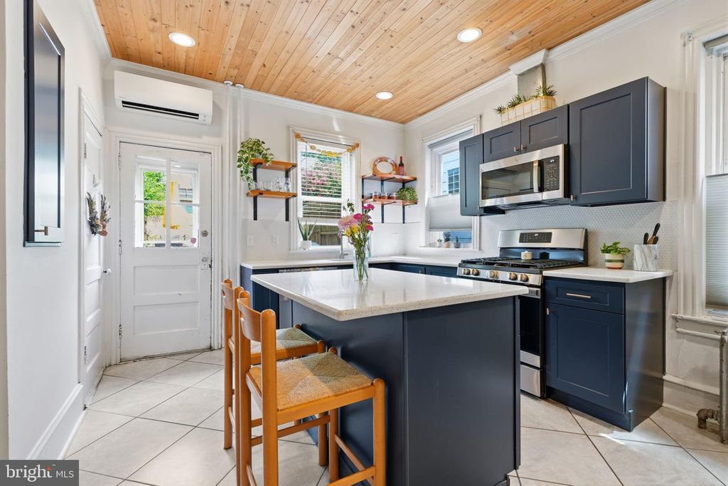 Image 15 of property listing at 3819 MANAYUNK AVE, Philadelphia, PA 19128