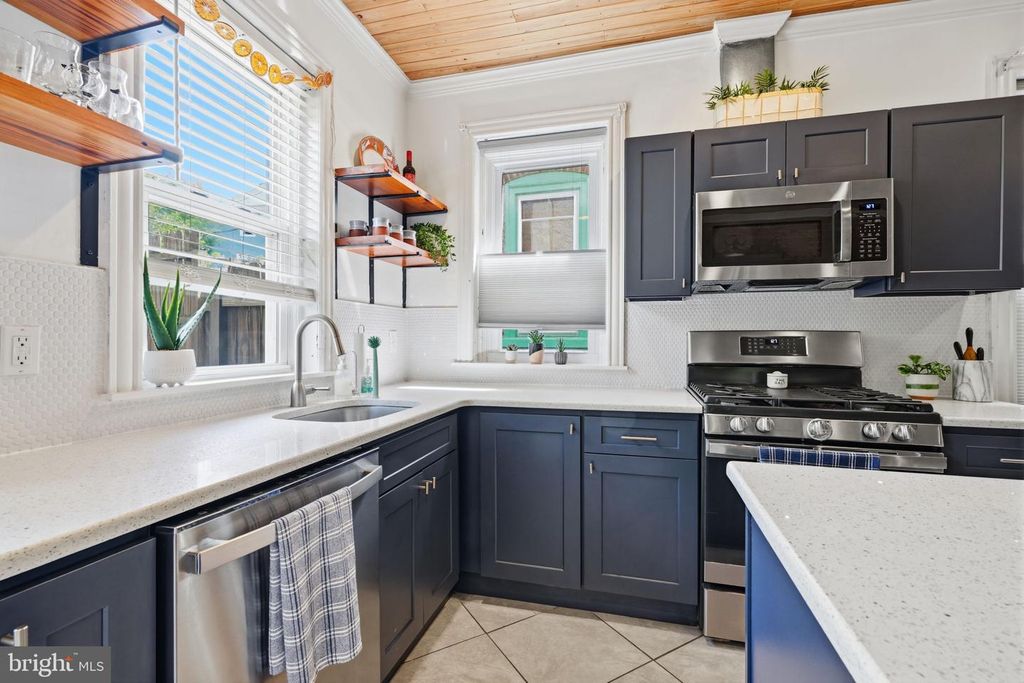 Image 16 of property listing at 3819 MANAYUNK AVE, Philadelphia, PA 19128