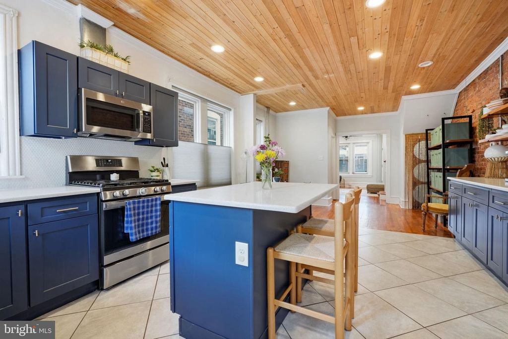 Image 17 of property listing at 3819 MANAYUNK AVE, Philadelphia, PA 19128
