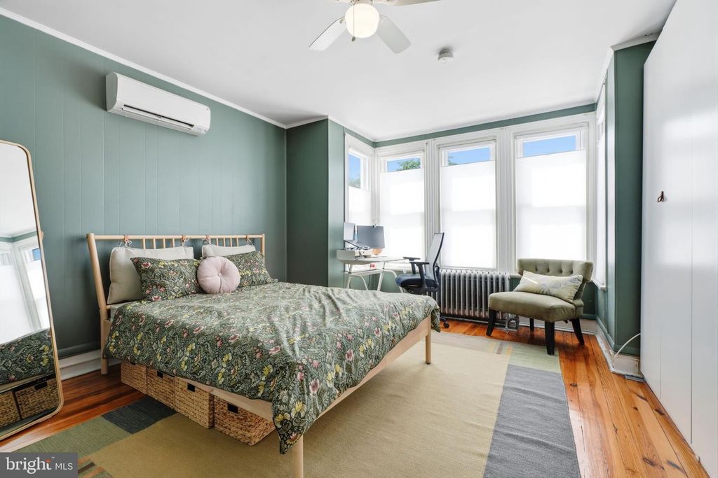 Image 22 of property listing at 3819 MANAYUNK AVE, Philadelphia, PA 19128