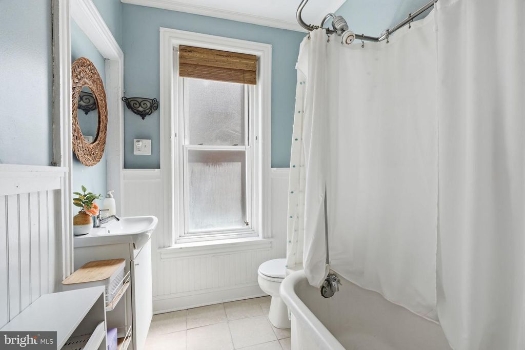 Image 24 of property listing at 3819 MANAYUNK AVE, Philadelphia, PA 19128