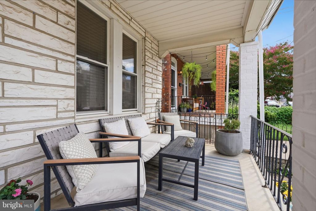 Image 3 of property listing at 3819 MANAYUNK AVE, Philadelphia, PA 19128