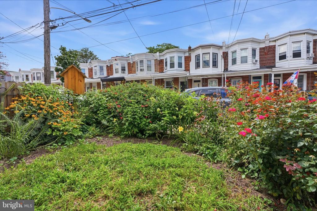 Image 5 of property listing at 3819 MANAYUNK AVE, Philadelphia, PA 19128