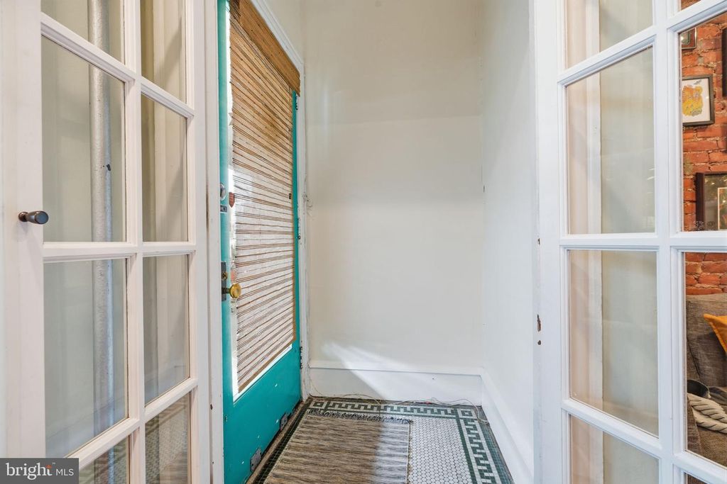 Image 6 of property listing at 3819 MANAYUNK AVE, Philadelphia, PA 19128