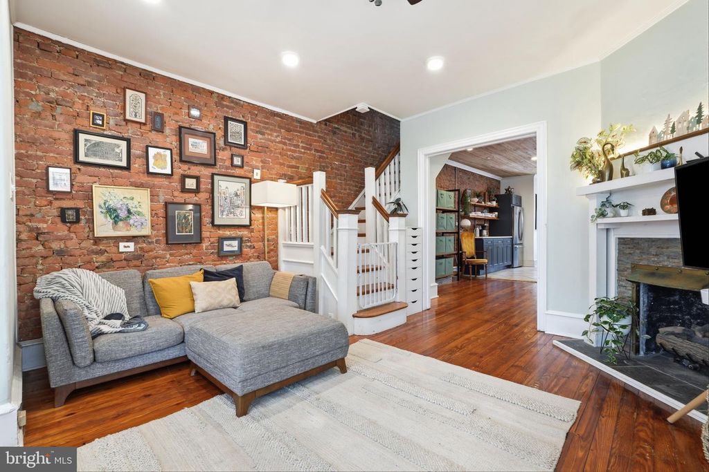 Image 7 of property listing at 3819 MANAYUNK AVE, Philadelphia, PA 19128