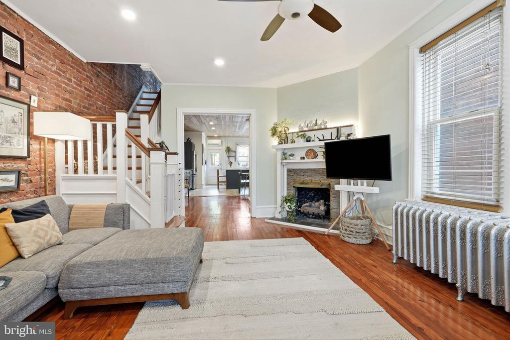 Image 8 of property listing at 3819 MANAYUNK AVE, Philadelphia, PA 19128