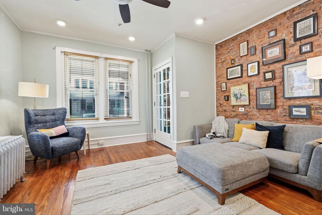 Image 9 of property listing at 3819 MANAYUNK AVE, Philadelphia, PA 19128