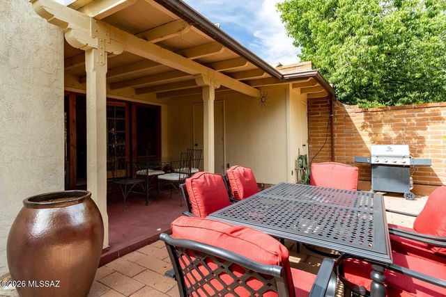 6322 N Calle De Adelita, Tucson, AZ 85718
