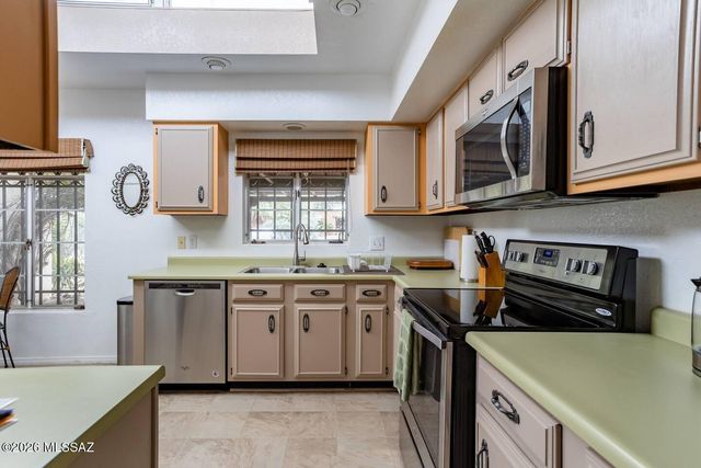 6322 N Calle De Adelita, Tucson, AZ 85718