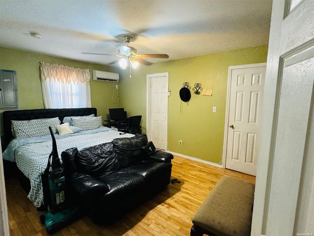 14 Bedell Street, Lindenhurst, NY 11757