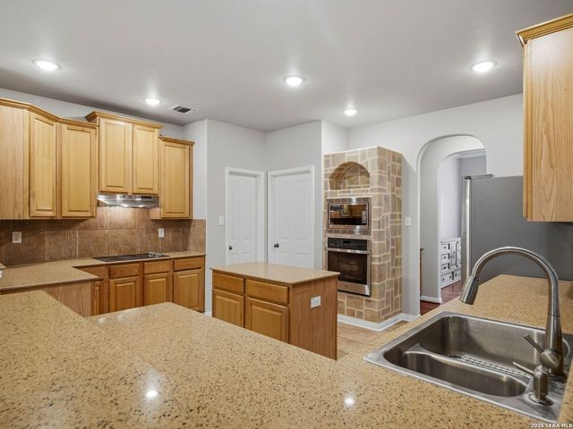 9406 Potters Point, Helotes, TX 78023