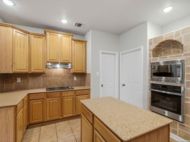 9406 Potters Point, Helotes, TX 78023
