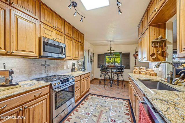 1049 W Placita Refinada, Green Valley, AZ 85614