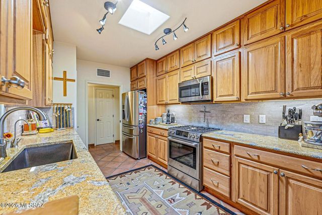 1049 W Placita Refinada, Green Valley, AZ 85614