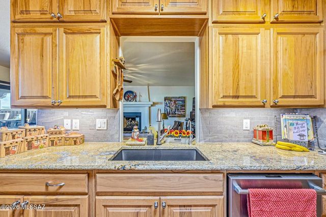 1049 W Placita Refinada, Green Valley, AZ 85614