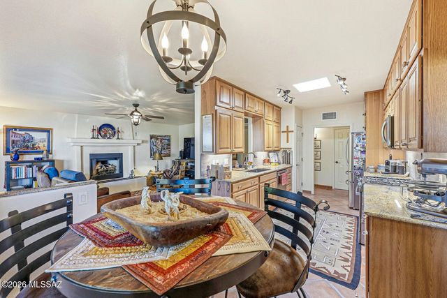 1049 W Placita Refinada, Green Valley, AZ 85614