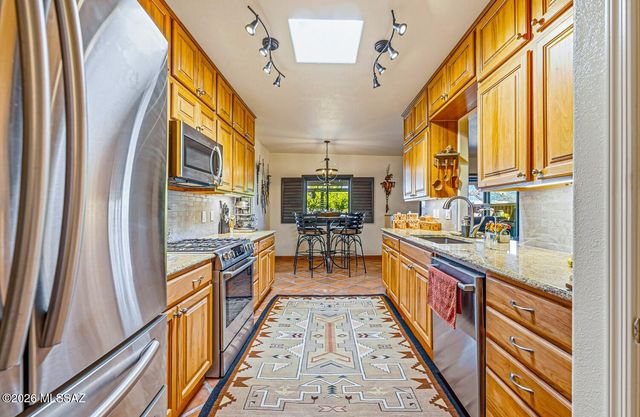 1049 W Placita Refinada, Green Valley, AZ 85614