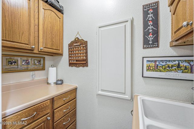 1049 W Placita Refinada, Green Valley, AZ 85614