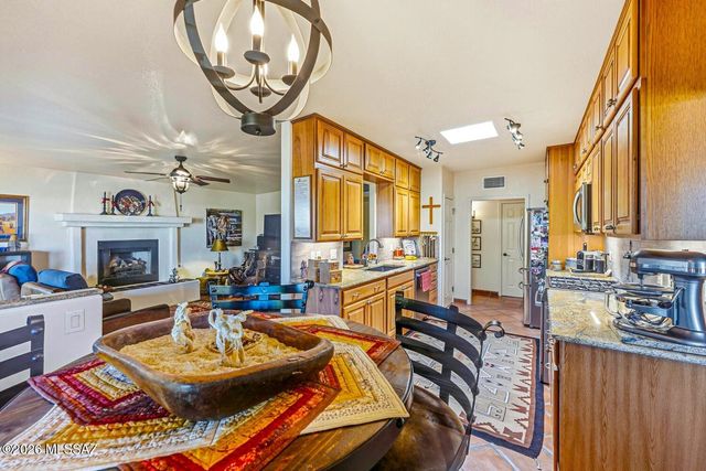 1049 W Placita Refinada, Green Valley, AZ 85614