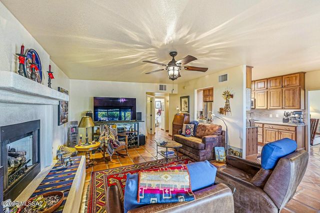 1049 W Placita Refinada, Green Valley, AZ 85614