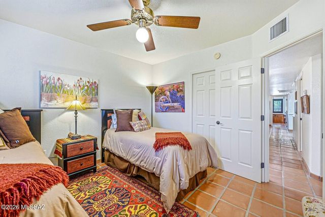 1049 W Placita Refinada, Green Valley, AZ 85614